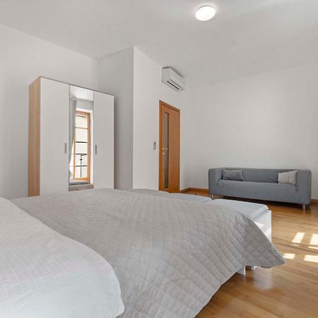 Charming Apartment In The Heart Of บราติสลาวา ภายนอก รูปภาพ