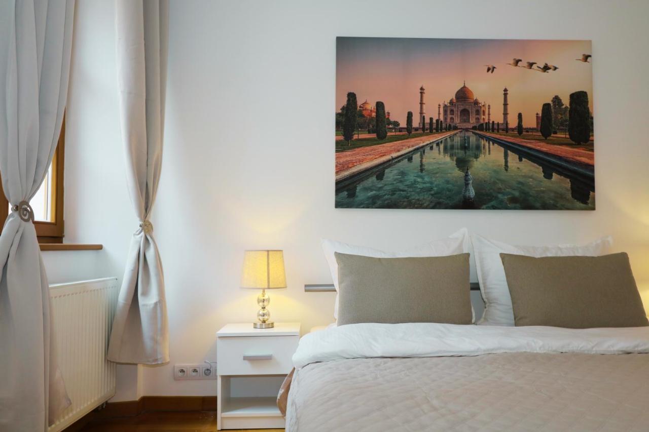Charming Apartment In The Heart Of บราติสลาวา ภายนอก รูปภาพ