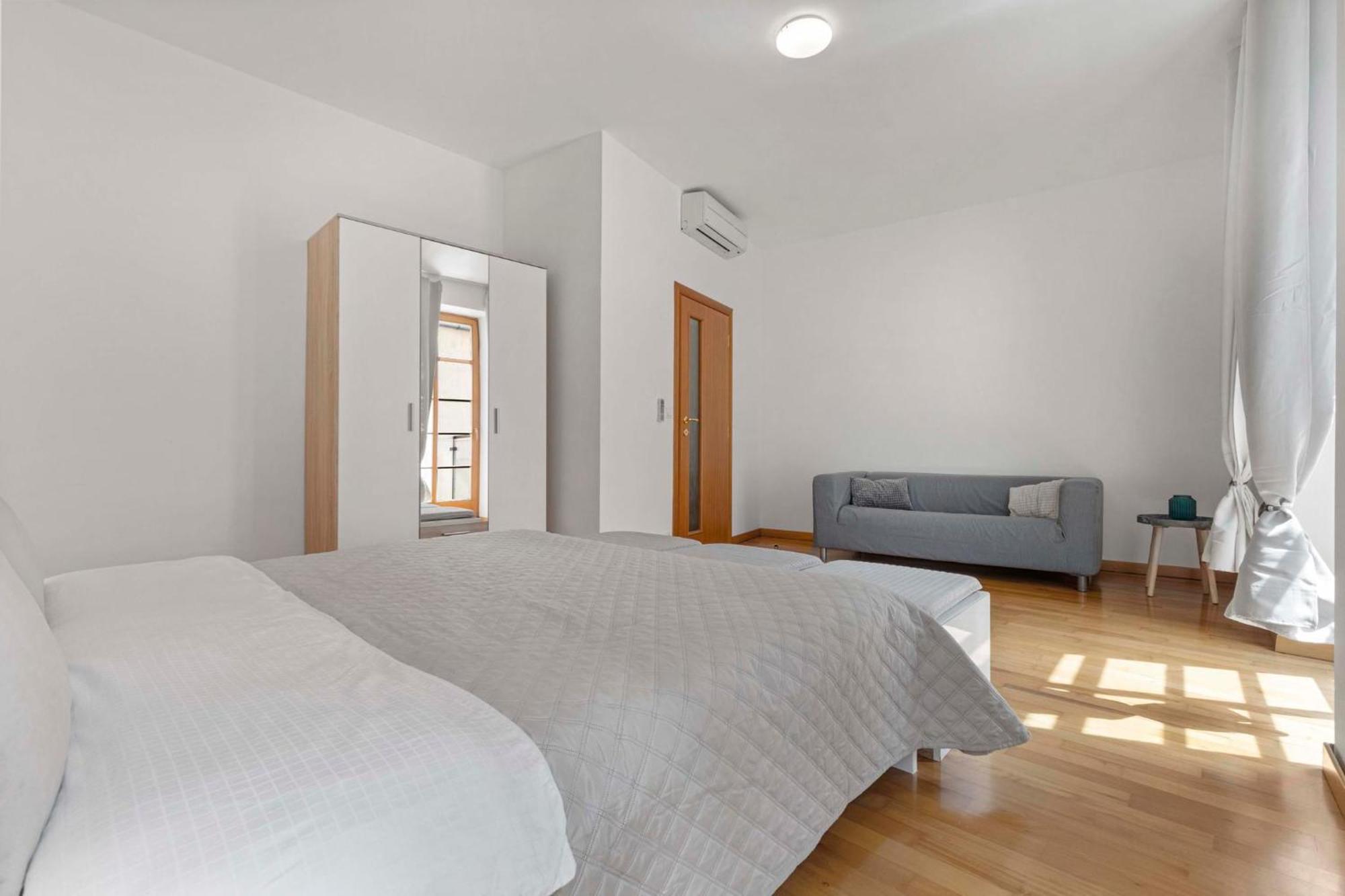 Charming Apartment In The Heart Of บราติสลาวา ภายนอก รูปภาพ
