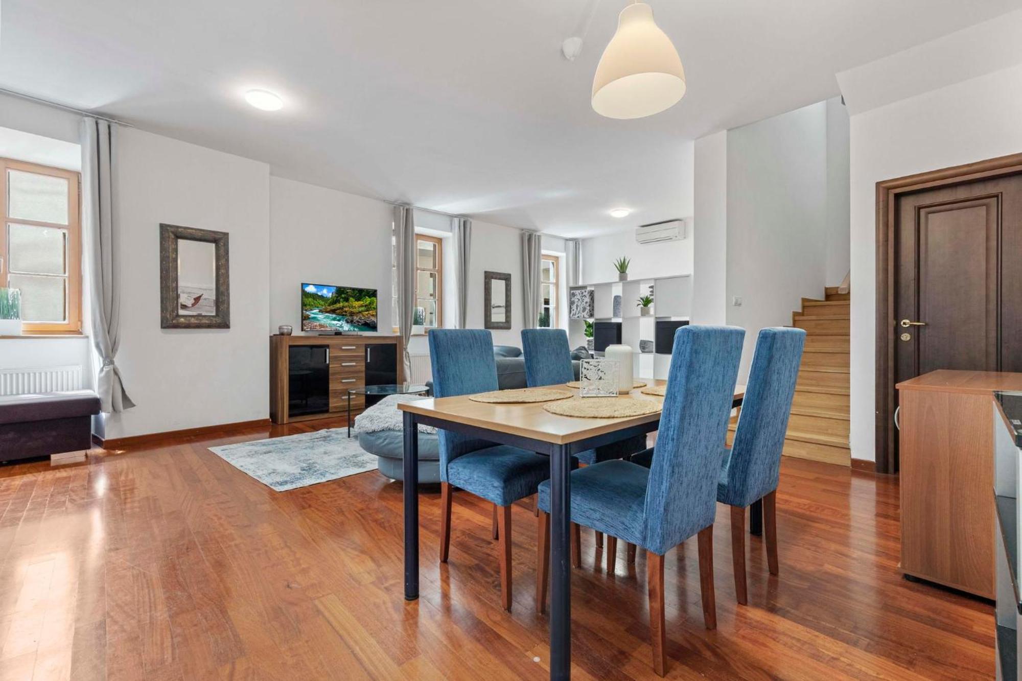 Charming Apartment In The Heart Of บราติสลาวา ภายนอก รูปภาพ