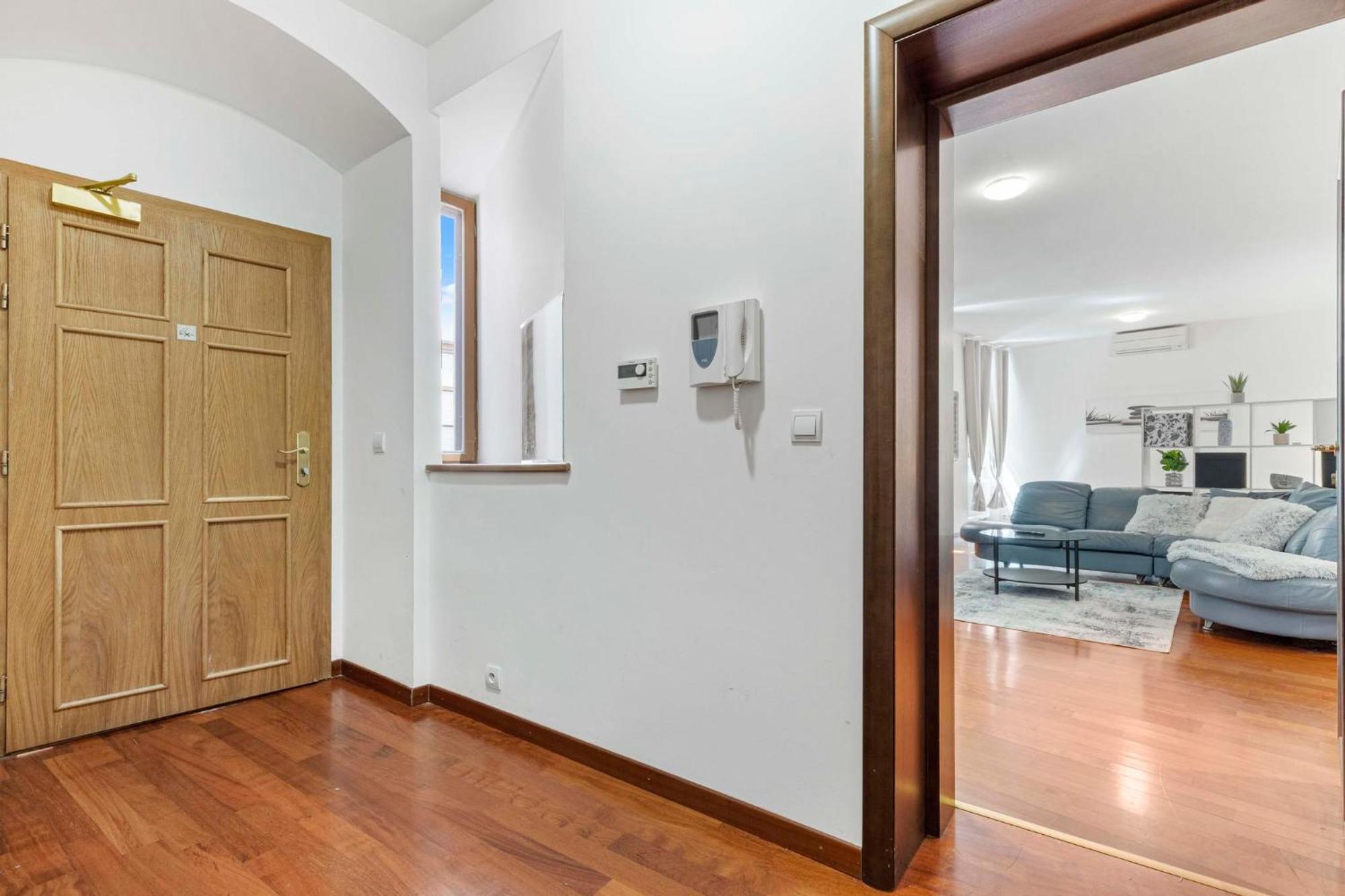 Charming Apartment In The Heart Of บราติสลาวา ภายนอก รูปภาพ