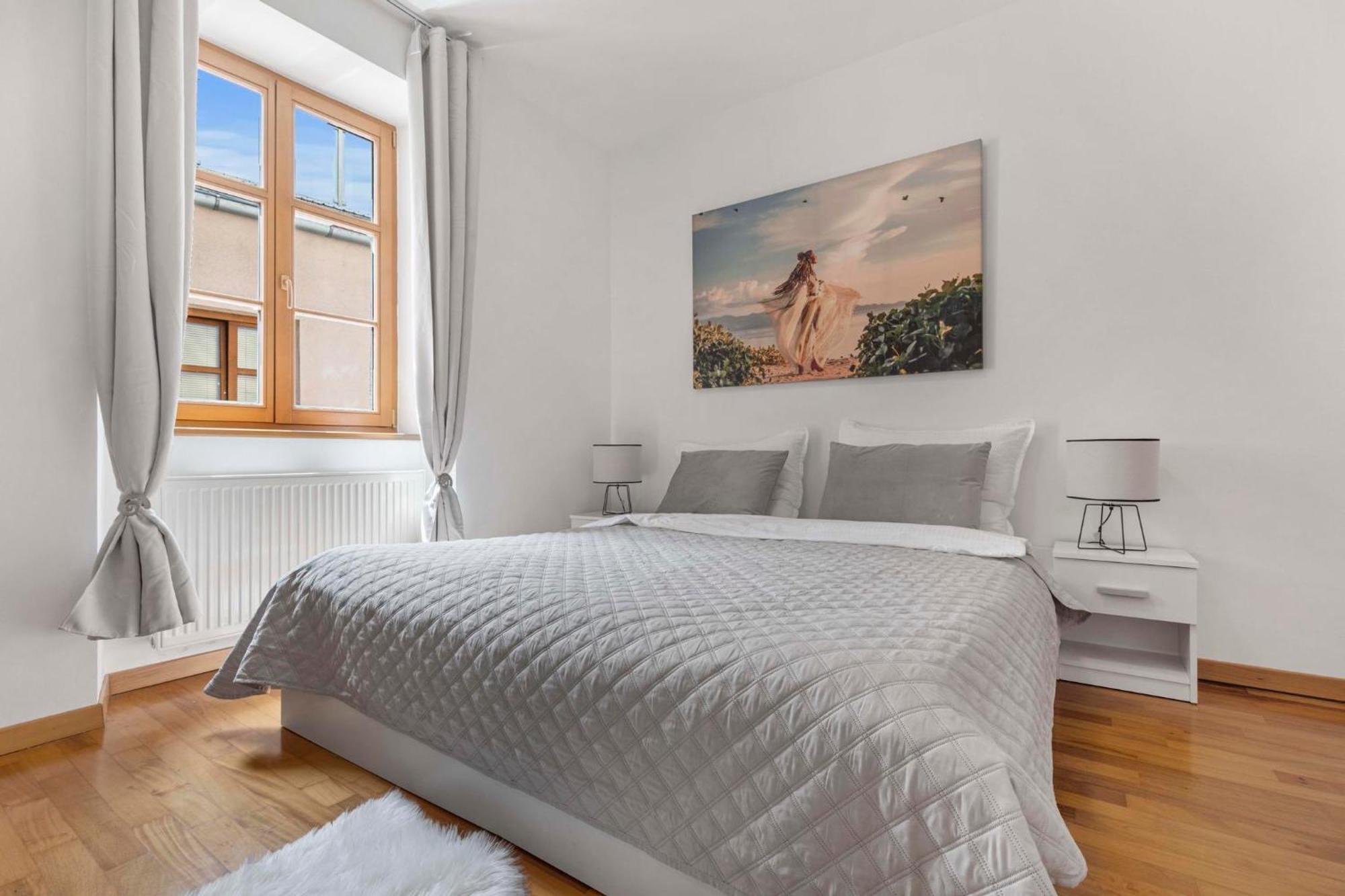 Charming Apartment In The Heart Of บราติสลาวา ภายนอก รูปภาพ